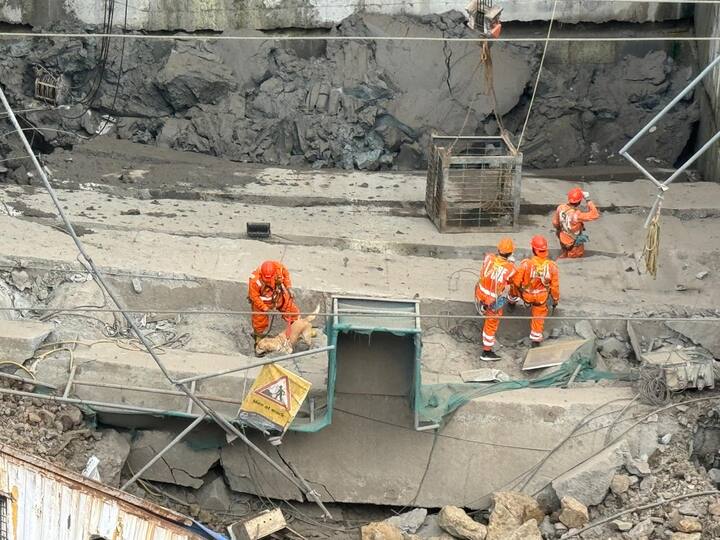 कंटेनरखाली अडकलेल्या पाच ते सात व्यक्तींना मलब्याखालून काल रात्रीच बाहेर काढण्यात आलं आहे. मात्र, जेसीबीचा चालक जेसीबीसह मल्यब्याखाली अडकला आहे.