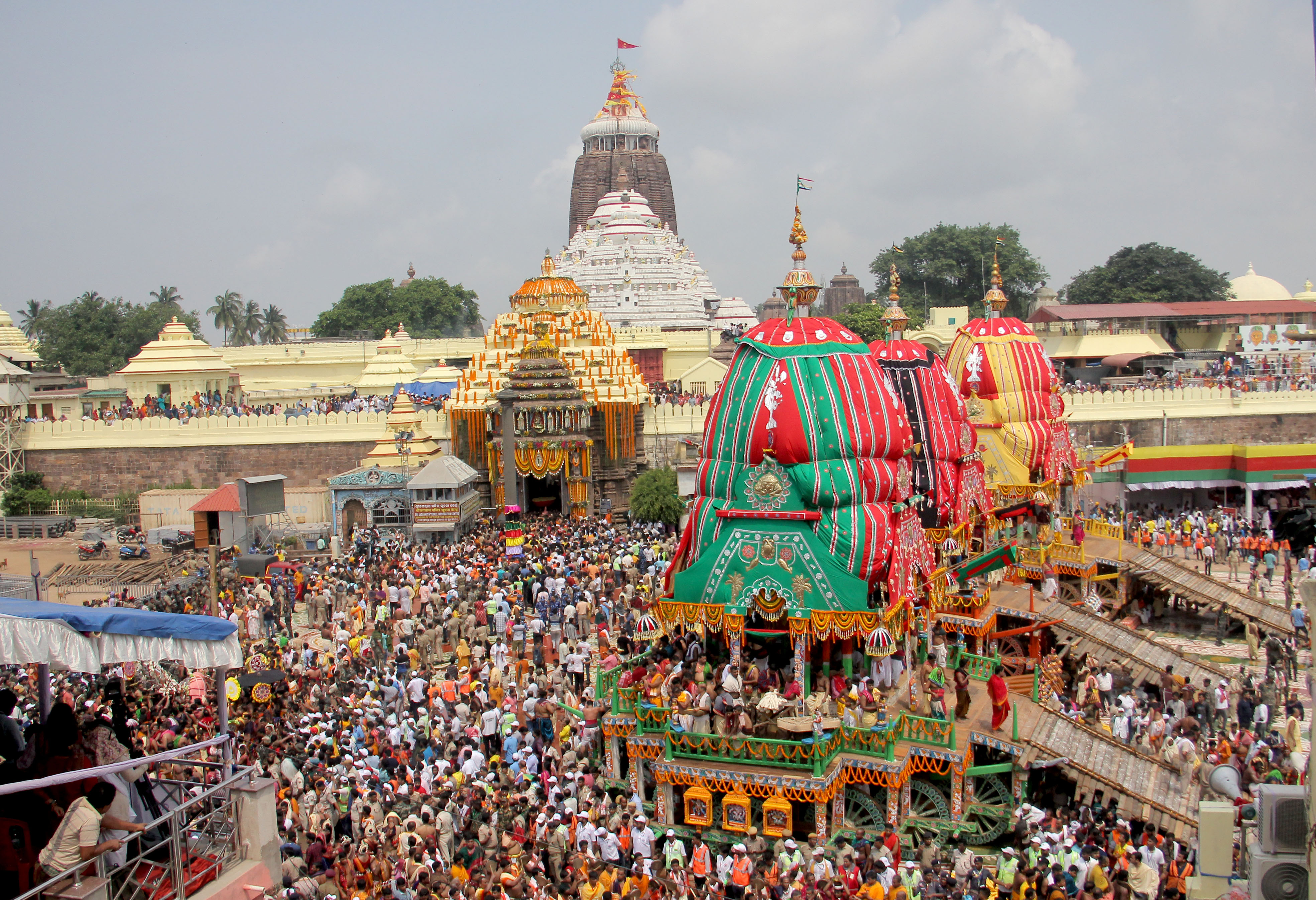 Puri Jagannath Temple Flag Changing Ritual — A Feat Parallel To None: WATCH
