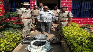 சுற்றுலா பயணிகள் ரயிலில் சமையல் அடுப்பு, அடுப்புக் கரி பறிமுதல்;  தனியார் சுற்றுலா மேலாளர் கைது