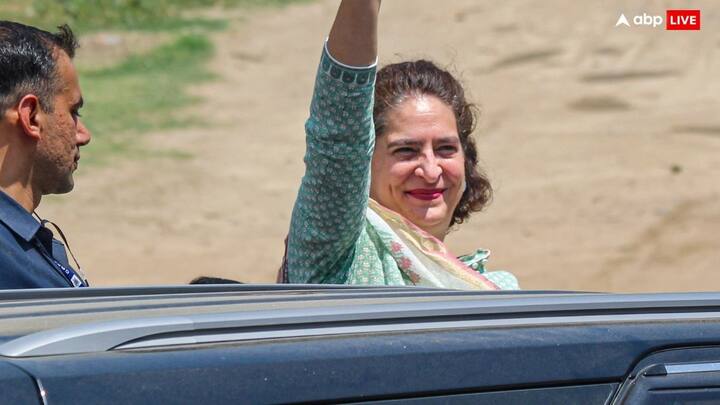 प्रियंका गांधी वाड्रा ने जाखू हनुमान मंदिर में अपनी यात्रा के दौरान लोगों की सुख-समृद्धि के लिए आशीर्वाद मांगा. इसके साथ ही कांग्रेस नेता ने लोगों का अभिवादन भी किया.