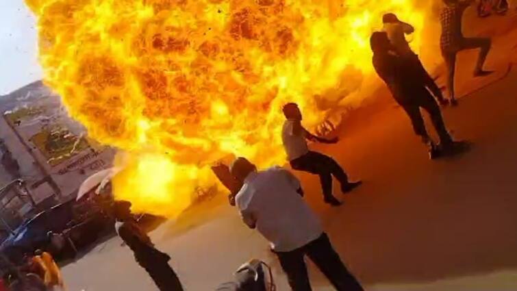 Cylinder explodes in Tirunelveli Town north street நெல்லை டவுண் ரத வீதியில் திடீரென வெடித்து சிதறிய சிலிண்டரால் பரபரப்பு..! அலறியடித்த மக்கள்..!