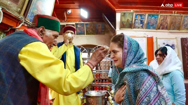 आज कांग्रेस महासचिव प्रियंका गांधी वाड्रा ने अपनी बेटी मिराया वाड्रा के साथ शिमला के जाखू मंदिर पहुंचकर श्री हनुमान जी महाराज का दर्शन एवं पूजन कर आशीर्वाद लिया और देश-प्रदेश के कल्याण की कामना की.