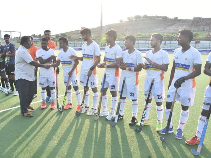 All India Hockey Tournament Bhopal team qualified for the semi-finals after beating Indian Bank - TNN அகில இந்திய ஹாக்கி போட்டி: இந்தியன் பேங்க் அணியை வீழ்த்தி அரையிறுதிக்கு முன்னேறிய போபால்