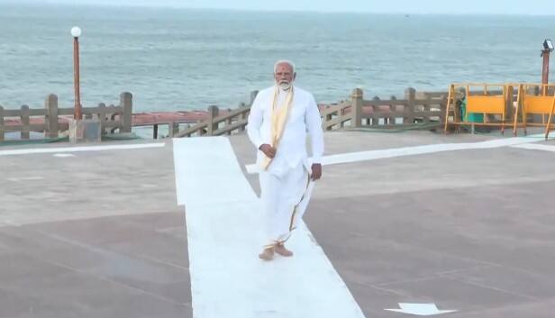 PM Modi Visit Kanyakumari: લોકસભા ચૂંટણીના 7મા અને અંતિમ તબક્કા માટે ચૂંટણી પ્રચાર સમાપ્ત થઈ ગયો છે. તે જ સમયે, પીએમ મોદી તેમની 3 દિવસની આધ્યાત્મિક યાત્રા પર કન્યાકુમારી પહોંચ્યા છે.