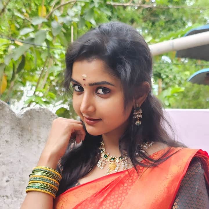 చిన్న చిన్న సమస్యలకే కుటుంబాలు విడిపోతున్నాయి...భార్య భర్త బంధాన్ని తెంచేసుకుంటున్నారు...ఇలాంటి రోజుల్లో బ్రహ్మముడిలో కావ్య  క్యారెక్టర్ చూస్తే కుటుంబాన్ని ఎలా చక్కదిద్దుకోవాలో అర్థమవుతుందంటున్నారు బ్రహ్మముడి సీరియల్ లవర్స్