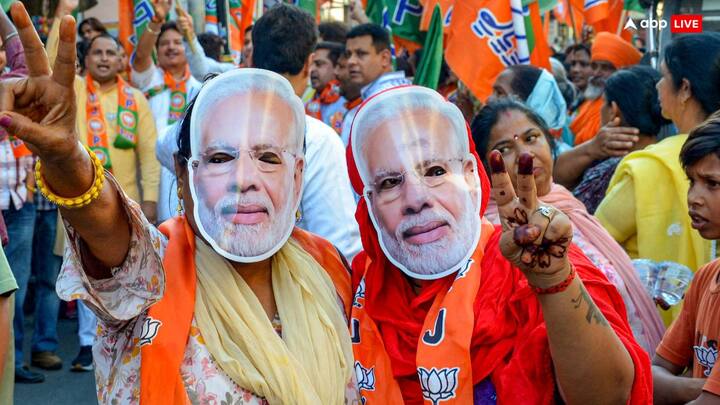 योगेंद्र यादव मानते हैं कि बीजेपी की सीटें 250 के आस-पास या फिर इससे भी कम हो सकती हैं. 'अंडरकरंट' के चलते यह आंकड़ा 230 भी हो सकता है.