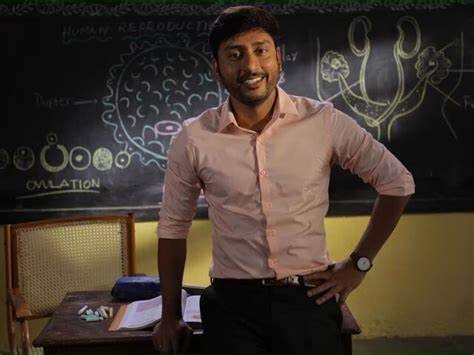 ஆர்ஜே பாலாஜி தன்னுடைய சூப்பர்ஹிட் படமான 'மூக்குத்தி முருகன்' படத்தை சீக்வல்லாக வெளியிட திட்டமிட்டுள்ளார். இதில் நடிகை திரிஷா கதாநாயகியாக நடிக்க உள்ளார் என தகவல்கள் தெரிவிக்கின்றன.