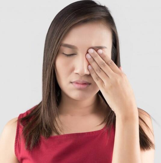 ਇਹੀ ਕਾਰਨ ਹੈ ਕਿ ਇਨ੍ਹਾਂ ਦਿਨਾਂ ਵਿਚ ਅੱਖਾਂ ਦੇ ਕੋਰਨੀਅਲ ਸੈੱਲਾਂ ਵਿਚ ਸੋਜ ਦੇ ਮਾਮਲੇ ਅਚਾਨਕ ਵਧ ਗਏ ਹਨ। ਲੋਕਾਂ ਨੂੰ ‘ਆਈ ਸਟ੍ਰੋਕ’ ਪੈ ਰਿਹਾ ਹੈ। ਆਓ ਜਾਣਦੇ ਹਾਂ 'ਆਈ ਸਟ੍ਰੋਕ' ਕੀ ਹੈ।