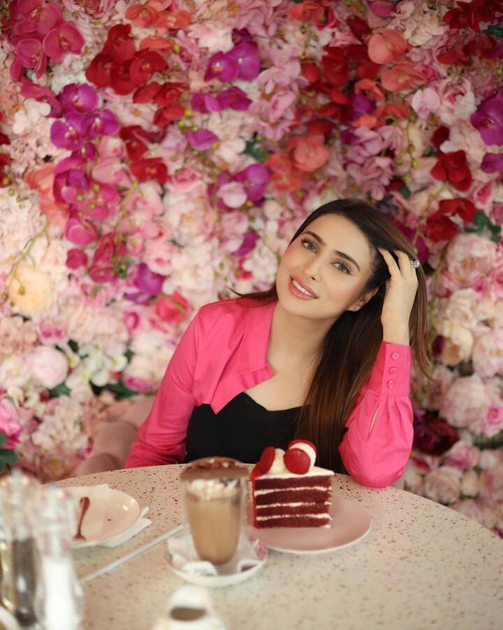 While Munawar is seen in a white shirt paired with beige pants, Mehzabeen is wearing a lavender sharara set. (Image: Instagram/@makeupbymehzabeen)