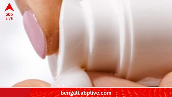 ঘামের খনিজ লবণ এবং ল্যাকটিক অ্যাসিড ত্বকের স্বাভাবিক আর্দ্রতা কমিয়ে দিতে পারে। সেরামাইডস, ফ্যাটি অ্যাসিড এবং হায়ালুরনিক অ্যাসিড জাতীয় উপাদান কমে যেতে পারে।