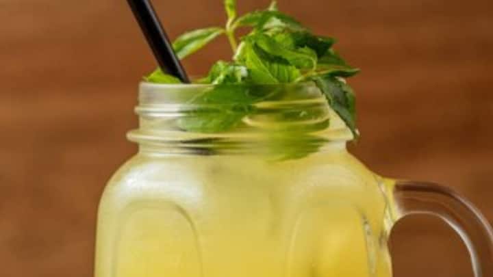 डायबिटीज की बीमारी में सत्तू पीना शरीर के लिए काफी ज्यादा फायदेमंद होता है. सत्तू पीने से कई सारी बीमारियों का खतरा कम होता है. क्योंकि इसमें ग्लाइसेमिक इंडेक्स कम होता है.