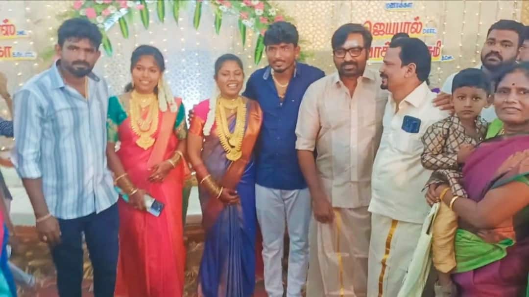 Actor vijay sethupathi attend marriage fan club executives congratulated the bride and groom in Madurai - TNN அடுத்த வாரம் திருமணம்... முன்பே நேரில் சென்று வாழ்த்திய விஜய் சேதுபதி - மதுரையில் ரசிகர்கள் நெகிழ்ச்சி