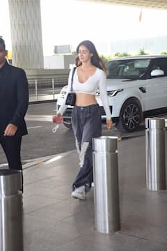 Disha Patani: ఎయిర్‌పోర్టులో 'కల్కి' బ్యూటీ దిశా పటాని సందడి - జీన్స్‌, టీ షర్ట్‌లో నడుము అందాలు చూపిస్తూ మతిపోగోడుతున్న భామ