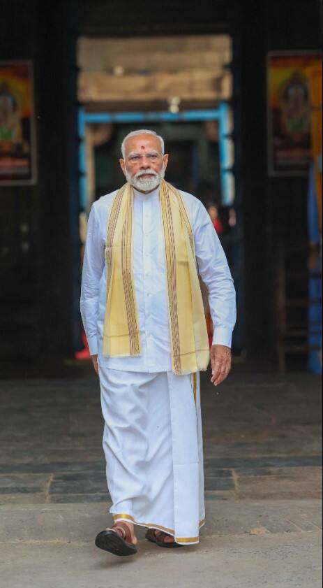 મળતી માહિતી મુજબ પીએમ મોદી સાંજે 6.45 કલાકે મેડિટેશનમાં બેઠા હતા. હવે તે 45 કલાક ધ્યાન અવસ્થામાં રહેશે.