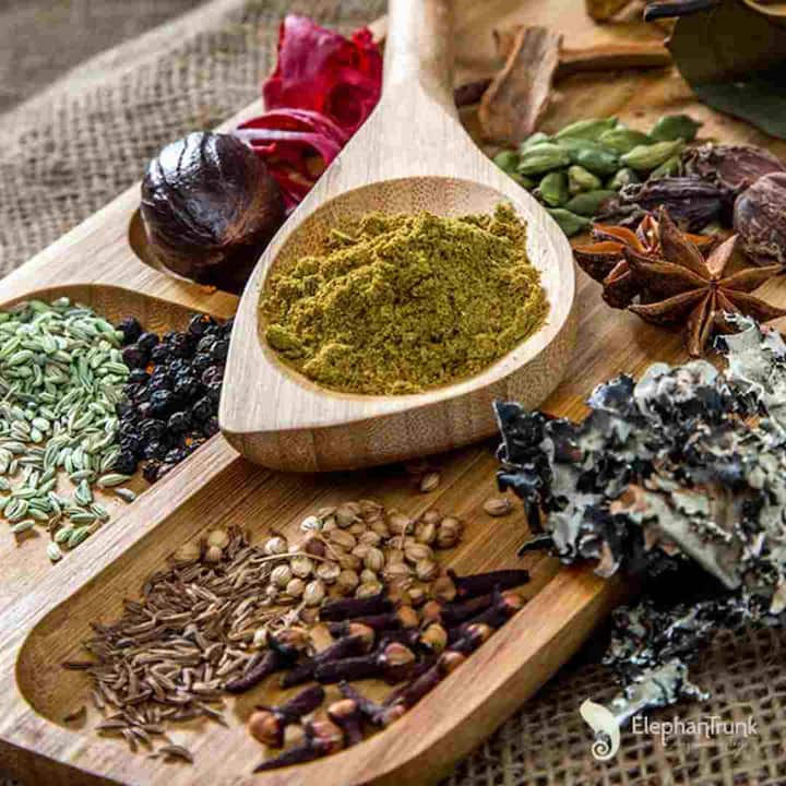 Indian Spices : ਮਈ ਮਹੀਨੇ 'ਚ ਹੀ ਕਈ ਥਾਵਾਂ 'ਤੇ ਪਾਰਾ 47 ਨੂੰ ਪਾਰ ਕਰ ਗਿਆ ਹੈ। ਇੰਨੀ ਤੇਜ਼ ਗਰਮੀ ਵਿੱਚ ਸਿਰਫ਼ ਠੰਡਾ ਪਾਣੀ ਜਾਂ ਕੋਲਡ ਡਰਿੰਕ ਆਈਸਕ੍ਰੀਮ ਪੀਣ ਨਾਲ ਸਰੀਰ ਦੇ ਤਾਪਮਾਨ ਨੂੰ ਸੰਤੁਲਿਤ ਨਹੀਂ ਰੱਖਿਆ ਜਾ ਸਕਦਾ ।