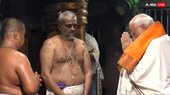 इस दौरान पीएम मोदी ने सबसे पहले मां भगवती अम्मन मंदिर में पूजा अर्चना की. इसके बाद वे विवेकानंद रॉक मेमोरियल जाएंगे. जहां पर ध्यान मंडपम में वह एक जून तक मेडिटेशन करेंगे.