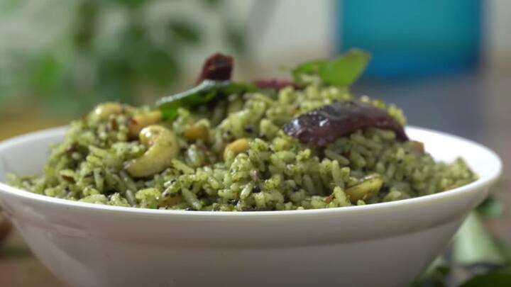 Curry Leaves Rice:சுவையான கறிவேப்பிலை சாதம் எப்படி செய்வதென்று பார்க்கலாம். ஆரோக்கியமான உணவு இது. லன்ச் பாக்ஸ் ரெசிபி லிஸ்ட்டில் இதை சேர்க்கலாம்.