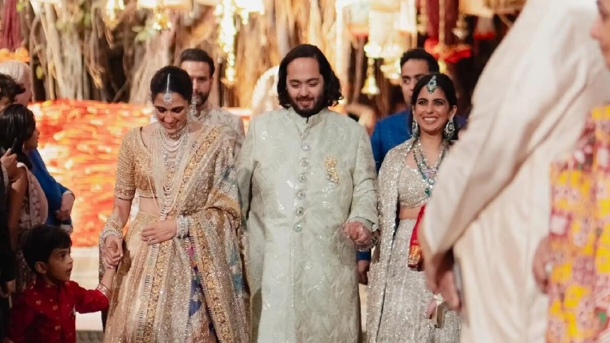 Anant Ambani - Radhika Merchant: பெருமாள் நாமத்துடன் அச்சடிக்கப்பட்டுள்ள ஆனந்த் - ராதிகா திருமண பத்திரிகை! வைரல்