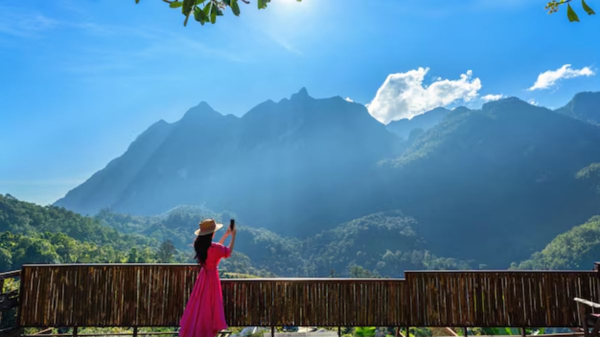 Travel : जुलैचा गुलाबी महिना अन् जोडीदार सोबतीला, भारतीय रेल्वेकडून खास टूर पॅकेज! आठवणीत राहील ट्रिप..