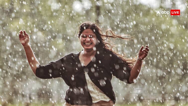 IMD has predicted light rains and drizzling in Delhi on Friday Delhi Rains: इंद्रदेव ने दिल्ली के लोगों की सुन ली फरियाद! बारिश पर मौसम विभाग का ये अपडेट जरूर जानें