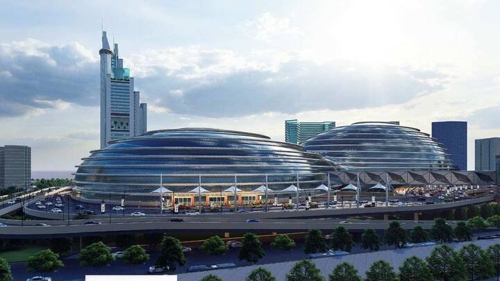 रीडेवलपमेंट के बाद नई दिल्ली रेलवे स्टेशन किसी वर्ल्ड क्लास रेलवे स्टेशन की तरह दिखाई देगा. सोशल मीडिया पर री डेवलपमेंट के बाद रेलवे कैसा दिखाई देगा इसकी तस्वीरें काफी हैरतअंगेज लग रही हैं.