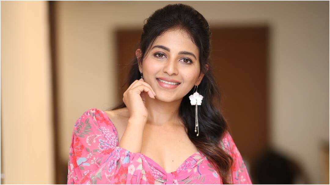 Anjali: థాంక్యూ బాలకృష్ణ... ట్రోలర్స్కు లాగిపెట్టి కొట్టినట్టు స్టేట్మెంట్ ఇచ్చిన అంజలి Anjali tweets on Balakrishna pushing her on Gangs Of Godavari stage Anjali: థాంక్యూ బాలకృష్ణ... ట్రోలర్స్కు లాగిపెట్టి కొట్టినట్టు స్టేట్మెంట్ ఇచ్చిన అంజలి