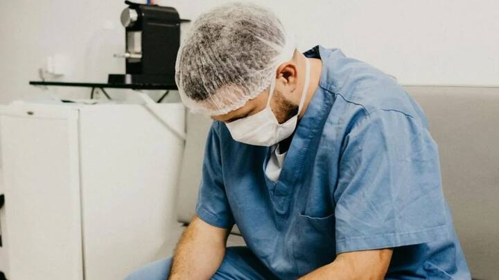 इस दौरान मेडिकल इंश्योरेंस लेने पर आपको वृद्धावस्था की बीमारियों में शामिल होने वाले जोखिमों से भी छुटकारा मिल जाते हैं.