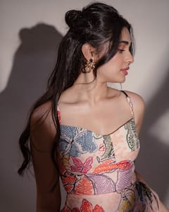 Krithi Shetty : మనమే మూవీ ప్రమోషన్లలో బేబమ్మ.. ట్రైలర్, మూవీ రిలీజ్ డేట్​ని క్యూట్​గా చెప్పేసిన కృతిశెట్టి