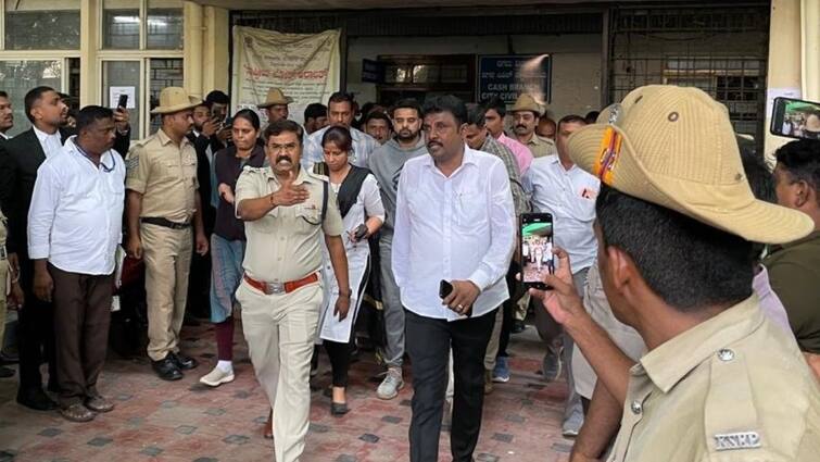 MP Prajwal Revanna Sent To Police Custody Till June 6 Prajwal Revanna Case: ప్రజ్వల్ రేవణ్ణకు మరో షాక్, ఆరు రోజుల పోలీస్ కస్టడీకి అనుమతి