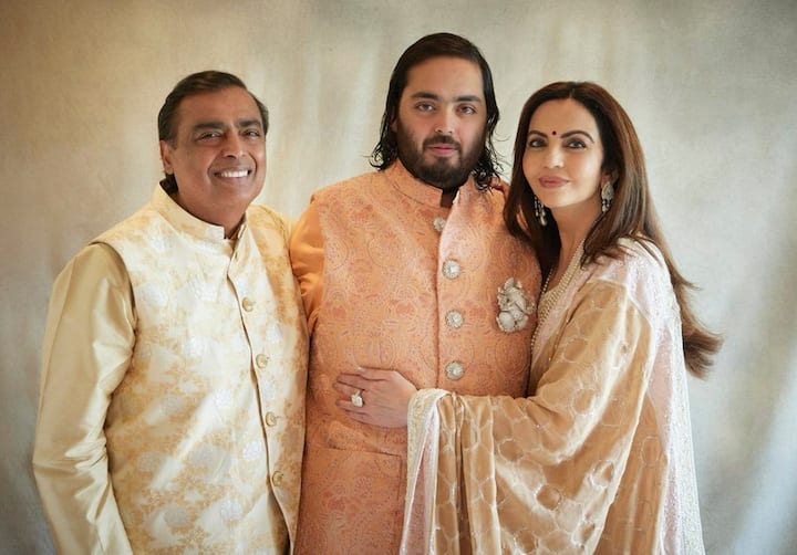 Anant Ambani Radhika Merchant Pre Wedding: रिलायंस इंडस्ट्रीज के चेयरमैन मुकेश अंबानी के छोटे बेटे अनंत अंबानी का दूसरा प्री वेडिंग फंक्शन चल रहा है. 29 मई से शुरू हुए कार्यक्रम में कई नामचीन हस्तियों ने शिरकत की है.