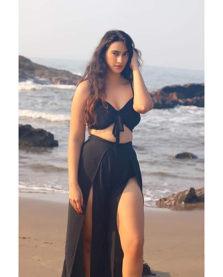 અભિનેત્રીની આ બોલ્ડ તસવીરો તેના ફેન્સને દિવાના બનાવે છે.