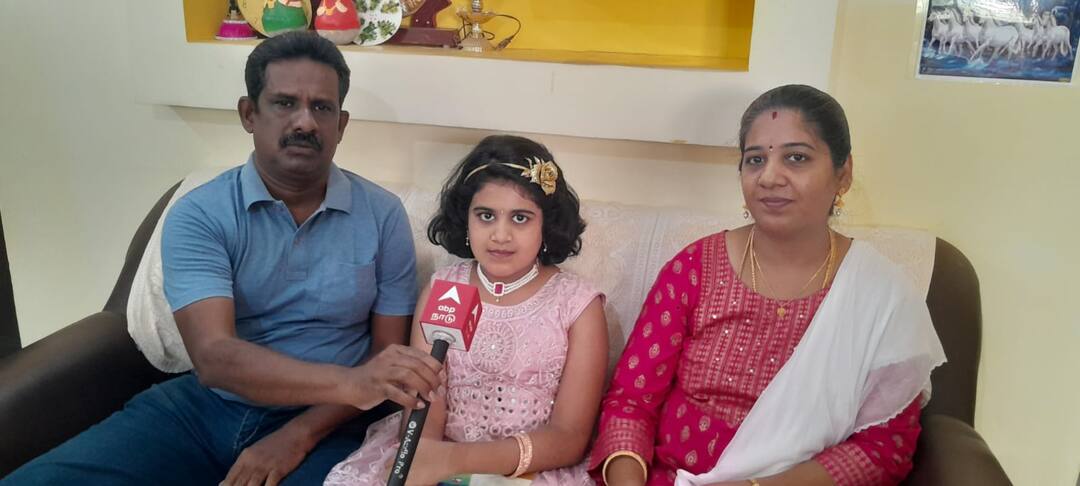 வார்ப்பிரும்பின் உறுதிபோல் 10 வயதில் நீதிக்கதைகள் புத்தகம் எழுதி வெளியிட்ட தஞ்சை மாணவி