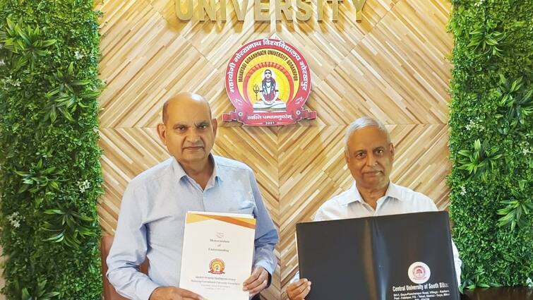 Mahayogi Gorakhnath University signed MOU Central University South Bihar both universities Vice Chancellors present ann Gorakhpur News: महायोगी गोरखनाथ विवि ने सीयूएसबी के साथ किया एमओयू, दोनों यूनिवर्सिटी के कुलपति रहे मौजूद