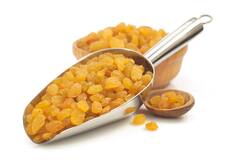 Raisin's Side Effects: किशमिश है पसंद तो ज्यादा खाने से बचें, वरना हो सकती हैं 5 गंभीर बीमारियां