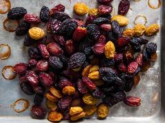 Raisin's Side Effects: ਜੇਕਰ ਤੁਸੀਂ ਸੌਗੀ ਪਸੰਦ ਕਰਦੇ ਹੋ ਤਾਂ ਜ਼ਿਆਦਾ ਖਾਣ ਤੋਂ ਪਰਹੇਜ਼ ਕਰੋ
