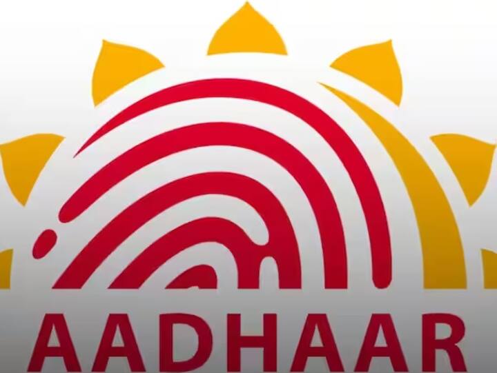 આ માટે, UIDAI ની સત્તાવાર વેબસાઇટ https://uidai.gov.in/ પર ક્લિક કરો. આગળ માય આધાર ટેબ પર ક્લિક કરો અને ડ્રોપ ડાઉન મેનુ પર જાઓ અને આધાર સેવા પસંદ કરો.