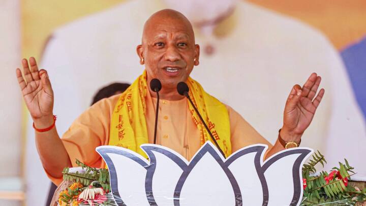 सीएम योगी के चुनाव कार्यक्रम में कुल 169 जनसभा, 13 रोड शो और 15 प्रबुद्ध सम्मेलन में हुए. जिनमें सीएम योगी ने हिस्सा लिया, वो लगभग यूपी के हर कोने में चुनाव प्रचार करते दिखे.