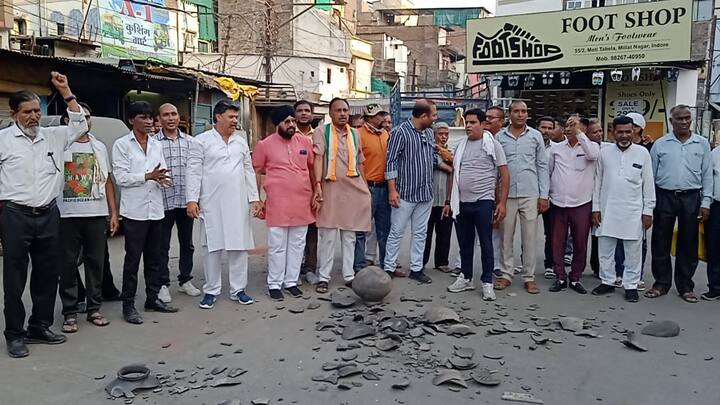 घर-घर जनसंपर्क अभियान द्वारकापुरी, छत्रीबाग, अर्जुनपुरा, जमुना नगर, मिल्लत नगर, मोती तबेला, जबरन कॉलोनी, माणिकबाग सहित विभिन्न बस्तीयो में लोगों की परेशानी सुनी गयी.