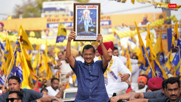 अरविंद केजरीवाल ने जेल में दो बार भगवत गीता (बहुत डिटेल्ड वर्जन) पढ़ी और इस दौरान उन्होंने रामायण को भी खत्म किया.