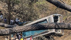 जम्मू-कश्मीर बस हादसे में अलीगढ़ के 12 यात्रियों की मौत, गांव में परिजनों का रो-रोकर बुरा हाल