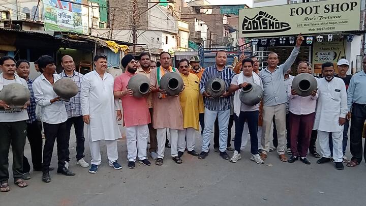 इन नर्मदा लाइनों में अभी तक पानी नहीं आ रहा है और बिल आ रहा है, वहीं शहर के बड़ी संख्या में सरकारी बोरिंग खराब पड़े है. जिन्हें नगर निगम शीघ्र ही सुधरवाये और चालू करने के निर्देश दे, यह अभियान जारी रहेगा और आगमनी चरण मे बिजली, पानी की समस्याओं को लेकर ज्ञापन भी दिया जाएगा.
