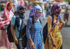 Delhi Weather: दिल्ली में बारिश से राहत की उम्मीद कम! जानें क्यों?