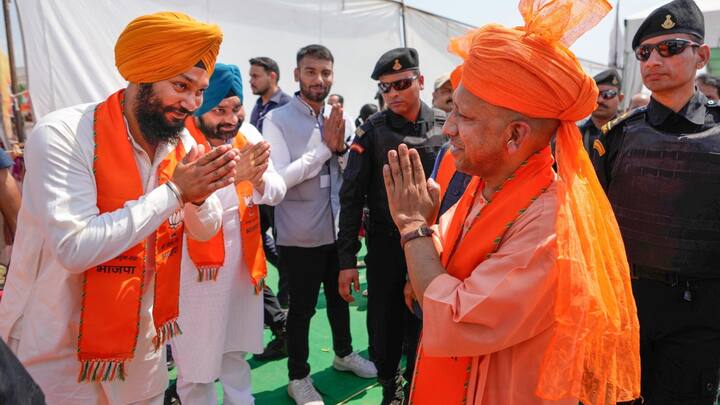 इनके अलावा ओडिशा में भी उन्होंने 2 जनसभाएं कीं और हरियाणा में 2 जनसभा, हिमाचल प्रदेश में 2 जनसभा, पंजाब में 2 जनसभा, मध्य प्रदेश में 1 जनसभा, दिल्ली में 1 जनसभा, जम्मू कश्मीर में 1 और चंडीगढ़ में भी 1 जनसभा की