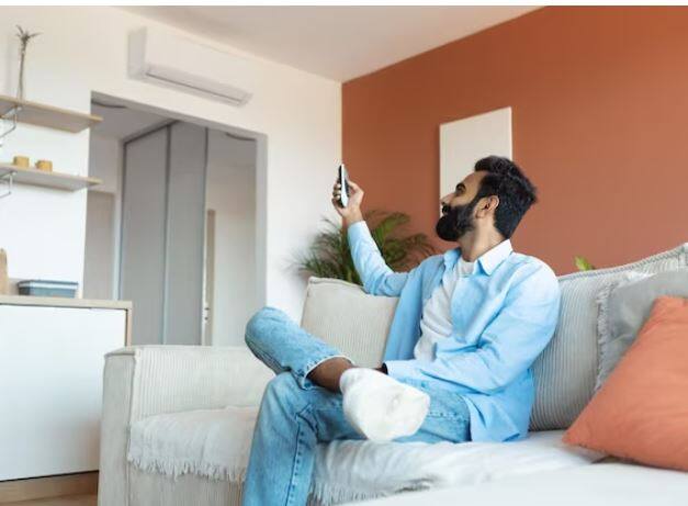 AC ਵਿੱਚ ਜ਼ਿਆਦਾ ਦੇਰ ਰਹਿਣ ਦੇ ਕਾਰਨ ਸਿਰ ਦਰਦ ਅਤੇ ਡਿਹਾਈਡ੍ਰੇਸ਼ਨ ਅਤੇ ਮਾਈਗ੍ਰੇਨ ਦੀ ਸ਼ਿਕਾਇਤ ਹੋ ਸਕਦੀ ਹੈ। ਕੇਵਲ ਤਾਂ ਹੀ ਨਹੀਂ ਡਿਹਾਈਡਰਸ਼ਨ ਵੀ ਹੋ ਸਕਦਾ ਹੈ।