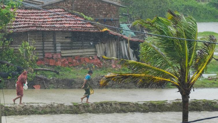 Weather in Telangana Andhra pradesh Hyderabad on 7 June 2024 Summer Rains updates latest news here Weather Latest Update: నేడు తెలంగాణలోకి కూడా నైరుతి రుతుపవనాలు, వర్షాలకు ఛాన్స్ - ఐఎండీ