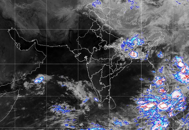 Recent Satellite and Kolkata Radar suggest light to moderate rainfall at a few places accompanied with thunderstorms Cyclone Update: 50-60 ਦੀ ਸਪੀਡ ਨਾਲ ਚੱਲਣਗੀਆਂ ਹਵਾਵਾਂ, ਪਵੇਗਾ ਮੀਂਹ, ਅਗਲੇ ਕੁੱਝ ਘੰਟਿਆਂ 'ਚ ਤਬਾਹੀ ਮਚਾਏਗਾ ਤੂਫਾਨ