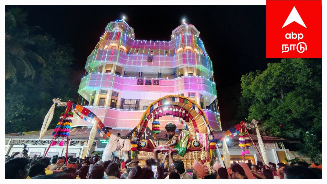 திருஆபாரணங்கள் அணிந்து, திருக்கூட்ட அடியவர்கள் புடைசூழ சிவிகை பல்லக்கில் எழுந்தருளிய தருமபுரம் ஆதீனம்