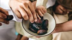 पानी नहीं नारियल तेल में खजूर भिगोकर खाली पेट खाएं, हफ्तेभर में दिखेंगे हैरान कर देने वाले फायदे