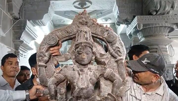 विठ्ठल मंदिराच्या गुप्त तळघरात प्राचीन मूर्ती सापडल्या आहेत. या सर्व मूर्ती १२ ते १३ व्या शतकातील असल्याची माहिती मिळत आहे.