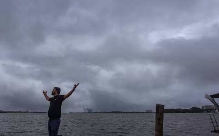 ਆਈਐਮਡੀ ਨੇ ਕਿਹਾ ਕਿ ਦੱਖਣ-ਪੱਛਮੀ ਮਾਨਸੂਨ 15 ਜੂਨ ਨੂੰ ਗੁਜਰਾਤ ਵਿੱਚ ਦਸਤਕ ਦੇਵੇਗਾ। ਅਹਿਮਦਾਬਾਦ ਸਥਿਤ ਮੌਸਮ ਵਿਗਿਆਨ ਕੇਂਦਰ ਦੇ ਵਿਗਿਆਨੀ ਰਾਮਾਸ਼੍ਰੇਯ ਯਾਦਵ ਨੇ ਕਿਹਾ, 